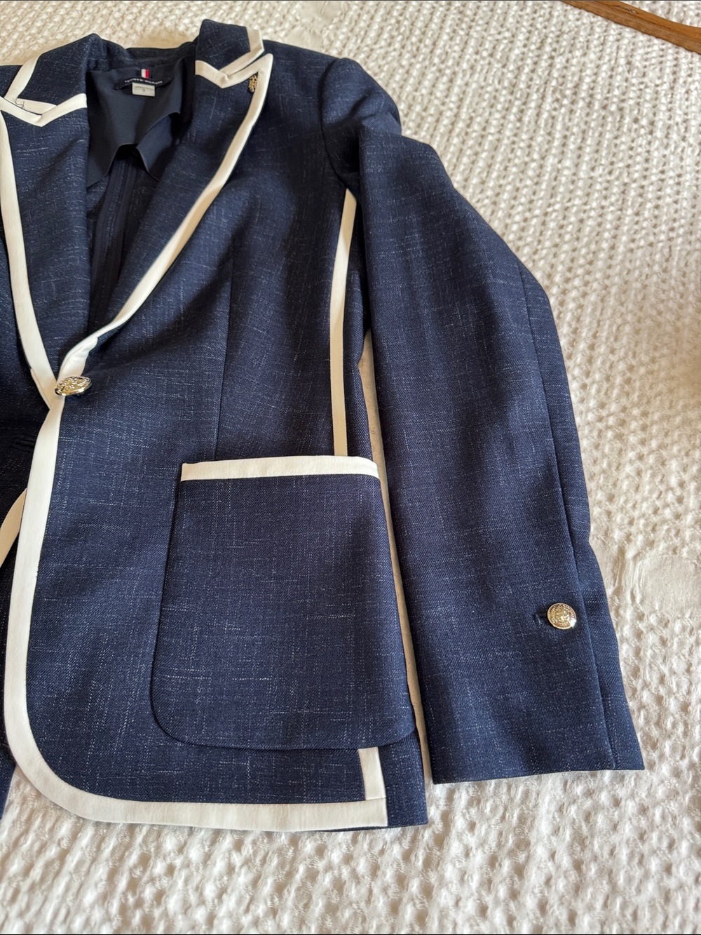 Tommy Hilfiger Women’s Navy Blazer with White Trim - Classic Tailored Jacket - Picture 5 of 6